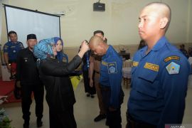 Pemkot Kendari gelar latihan keterampilan penyelamatan personel damkar