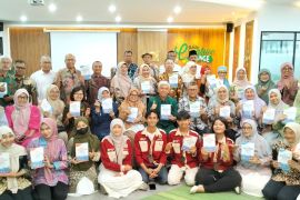 Sebanyak 49 profesor UNAND luncurkan buku Untuk Kedjajaan Bangsa