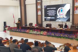 Wawali Manado sampaikan  RAPBD-P 2025 dalam paripurna DPRD