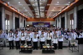 Minister urges prospective school principals to act as servant leaders