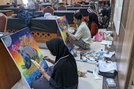 Belasan kaligrafer adu tangkas dalam perlombaan kaligrafi di Mataram