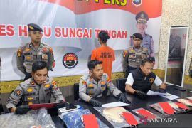 Detik-detik pria mabuk banting bayi di Desa Gambah HST