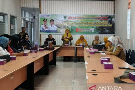 Petani Padang Panjang dibekali Dekomposer dan pupuk organik