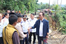 Jalan nasional di Sipirok amblas, Bupati Tapsel minta perhatian pemerintah pusat