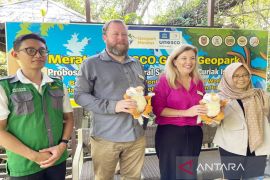 ULM kenalkan restorasi lahan basah Pulau Curiak kepada guru Australia