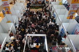 Disnakertrans Garut menyiapkan bursa kerja dengan sistem daring