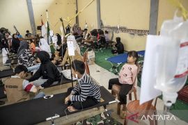 Sekda memastikan penanganan 500 pelajar keracunan MBG di Bandung Barat