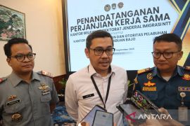 Kanwil Ditjenim NTT dan KSOP Labuan Bajo teken PKS awasi orang asing