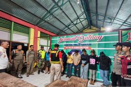 Satpol PP Damkar Agam amankan delapan artis sawer-minuman keras