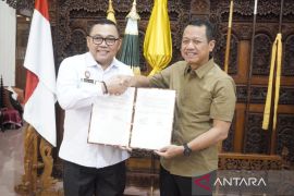 Kemenkum Jateng  serahkan tiga surat pencatatan KIK ke Pemkab Kudus