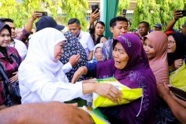 Khofifah: Pasar murah pastikan masyarakat jangkau bahan pokok