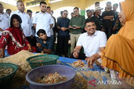 Bobby Nasution dengar langsung keluhan warga pesisir Labura