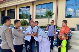 20 tahun hilang kontak, Polres Bangka Selatan-Konsulat RI pertemukan Jumhartono dengan anaknya