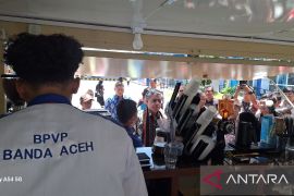Minister targets training centers to train 1 million people per year