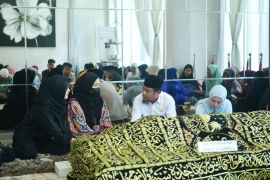 Pejabat dan tokoh masyarakat takziah ke rumah duka ibunda Wagub Sulsel di Gowa