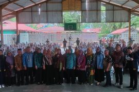 Kemenkes dan MSD edukasi siswi SMPN 13 Pekanbaru tentang kanker leher rahim