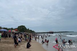 Polisi rekayasa lalin jalur Pantai Anyer jelang Natal dan Tahun Baru