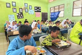 Siswa SMPN 8 Nongsa minta porsi MBG ditambah