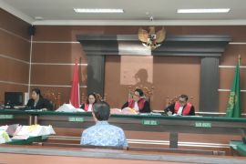 Vicky Lumentut bersaksi di sidang dugaan kasus pengadaan incinerator
