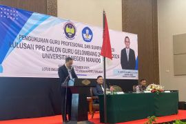 Unima kukuhkan ratusan guru profesional lewat pendidikan profesi