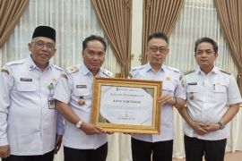 Pemkot Pontianak raih Paritrana Award BPJS Ketenagakerjaan