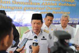 Gubernur Babel serahkan beasiswa Tahfidz Qur'an