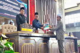 DPRD dan pemkab kotabaru sepakati atas tiga buah Raperda