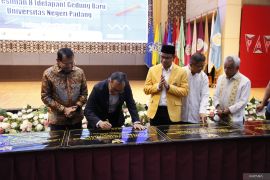 Mendiktisaintek resmikan delapan gedung baru UNP