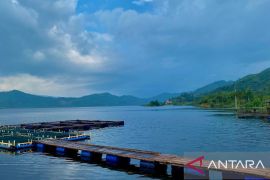 Tapsel punya pesona wisata alam, tantangan anggaran jadi sorotan