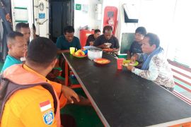 Tujuh ABK Bintang Sakti Wakatobi diselamatkan kapal Genesaret 03 di perairan Lembeh