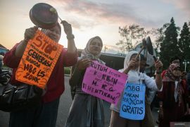 Aksi damai Program Makan Bergizi Gratis (MBG) Page 3 Small