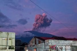 Gunung Marapi di Sumbar masih berstatus waspada