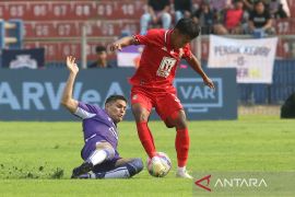 Ezra Walian diragukan tampil kontra Persijap Jepara