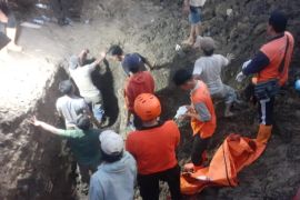 Pekerja tewas tertimbun  longsor saat penelitian sesar aktif di Demak