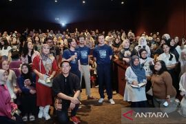 Pemeran film "Tukar Takdir" sapa penonton di Surabaya