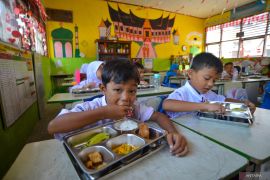 Menjaga MBG tetap berjalan melayani siswa