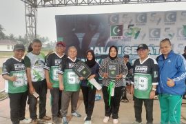 Dua warga Kalukubula dapat undian motor di Milad KAHMI