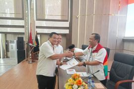 Tommy Irawan Sandra resmi ambil formulir calon ketua umum KONI Sumbar