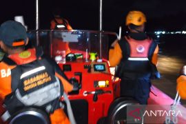 Wisatawan terseret ombak di Pantai Menara Manggar, dua meninggal dan satu hilang
