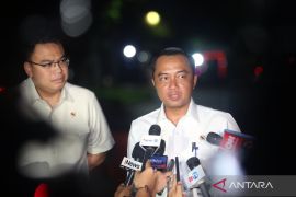 Politik, dari Istana cabut ID pers liputan hingga soal MBG