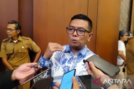 Gubernur Andra Soni ingatkan kades di Banten tak pamer harta