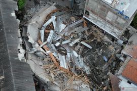 Three more rescued from collapsed Islamic school in E Java