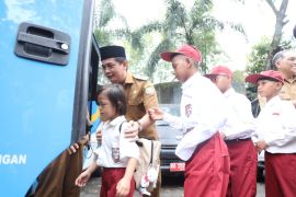 Pemkot Pontianak lepas 12 siswa sekolah rakyat