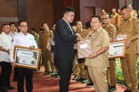 Wali Kota Pematangsiantar terima penghargaan bidang kesehatan dari Pemprov Sumut
