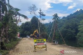 Dinas PUPR HST pastikan perbaiki sejumlah ruas jalan amblas