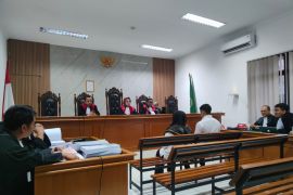 Kasus Korupsi Bandung Zoo: Bisma & Sri Dituntut 15 Tahun Penjara, Denda Miliaran Rupiah