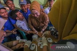 Cek kesehatan gratis siswa di Kendari Page 1 Small