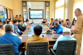 Pemkot Kendari latih pembuatan pakan kepada 50 kelompok pembudidaya ikan