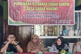 Penyuluh Kemenkum Jateng bina  Kadarkum dan Posbankum desa di Kendal