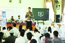 Polresta Banjarmasin ajarkan siswa SMA kesadaran berlalu lintas